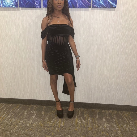 Dresses & Skirts - Dress